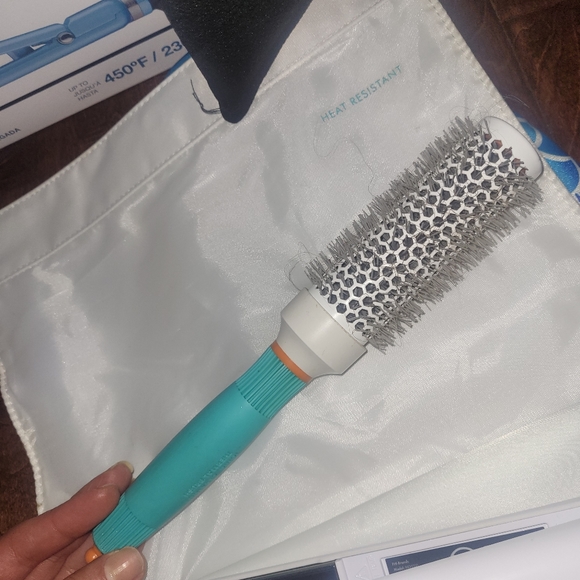 Moroccan oil hair Straightener with free Brush!!! - Picture 5 of 6
